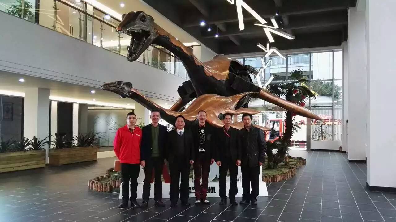 東鵬控股董事長(zhǎng)、佛山市梅州商會(huì)會(huì)長(zhǎng)何新明蒞臨葆德控股集團(tuán)參觀考察